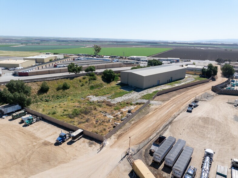 More Photos Of 151-161 Airport Rd, King City Warehouse For Lease