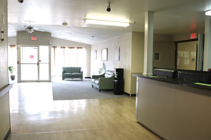 More Photos Of 202 W 3rd St, Hale Center Skilled Nursing Facility For Sale
