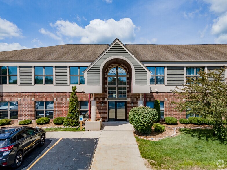 More Photos Of 1017 W Glen Oaks Ln, Mequon Office For Lease