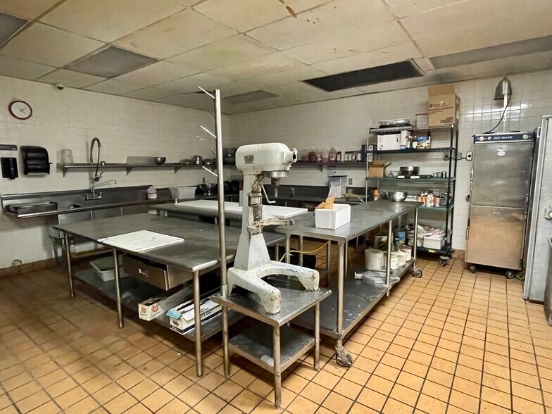 More Photos Of 901 Dual Hwy, Hagerstown Restaurant For Sale