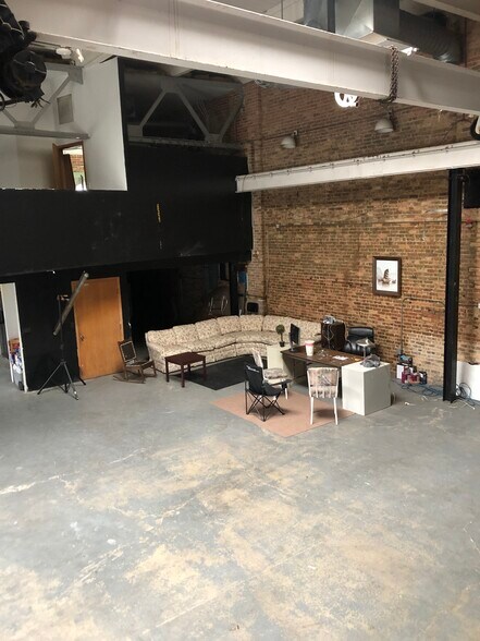 More Photos Of 1648 W Kinzie St, Chicago Loft Creative Space For Sale