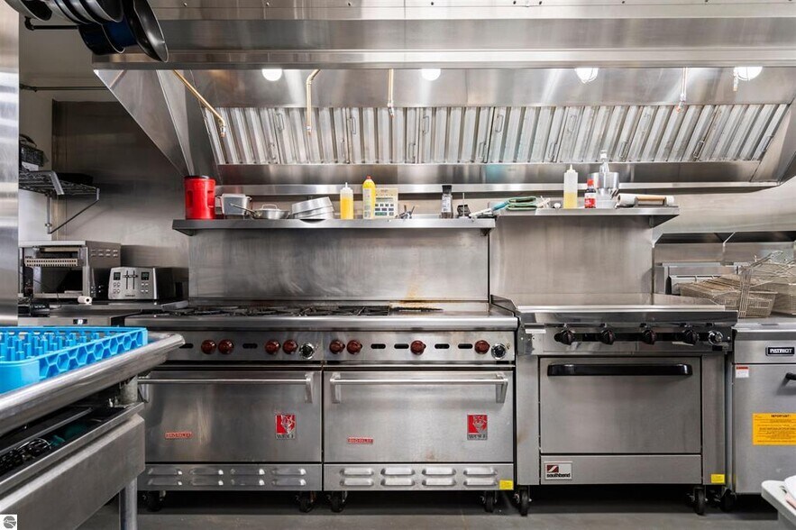 More Photos Of 18599 Mission Rd, Traverse City Hotel For Sale