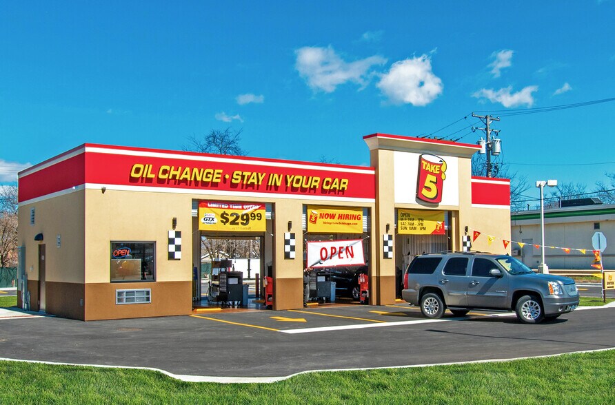 Primary Photo Of 2650-2656 W 95th St, Evergreen Park Auto Repair For Sale