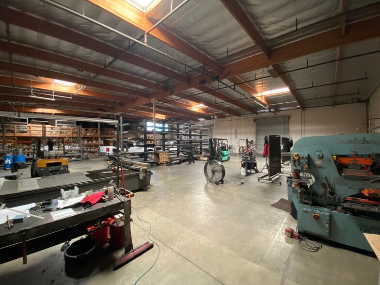 More Photos Of 13326 Elliot Ave, Chino Warehouse For Lease