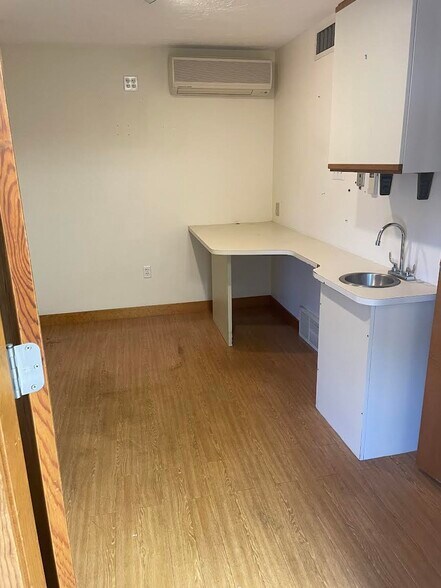 More Photos Of 127 Washington St, Norwell Medical For Lease
