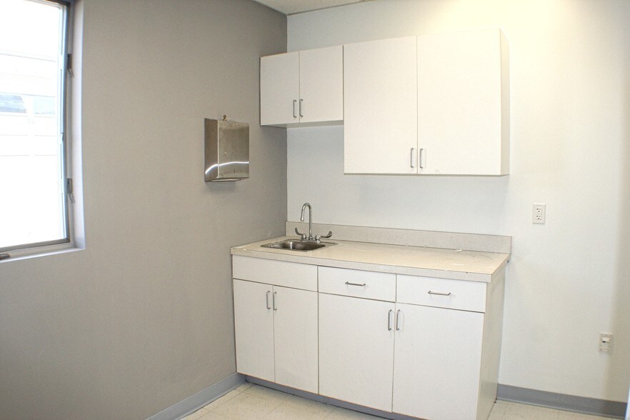 More Photos Of 669 Boston Post Rd, Guilford Medical For Lease