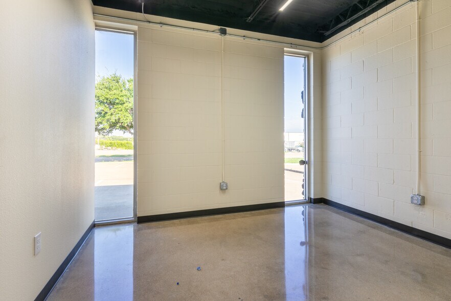 More Photos Of 609 112th St, Arlington Manufacturing For Lease