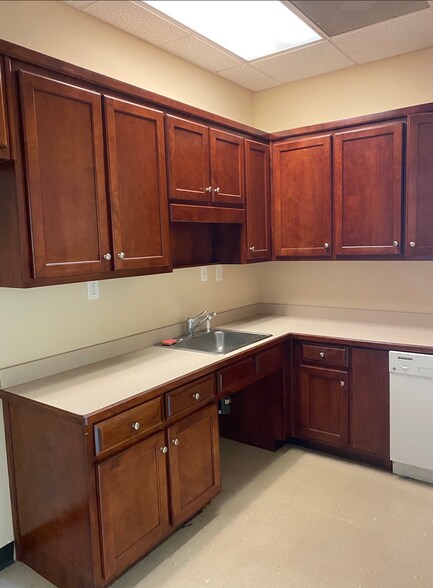 More Photos Of 1585 Old Norcross Rd, Lawrenceville Office For Sale