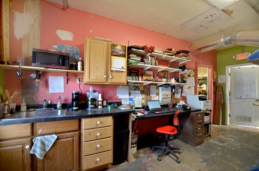 More Photos Of 514 Railroad Ave, Viroqua Manufacturing For Sale