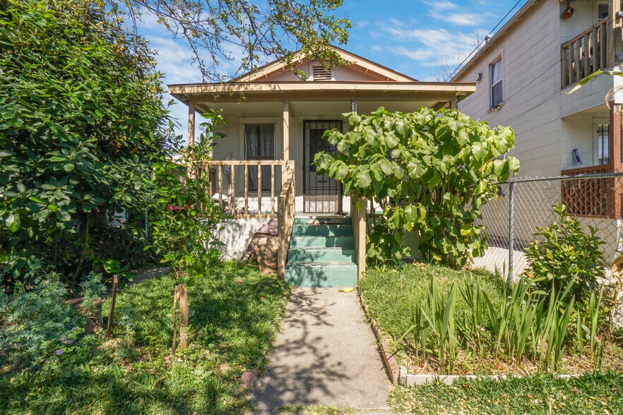 More Photos Of 139 E 36th Pl, Los Angeles Apartments For Sale