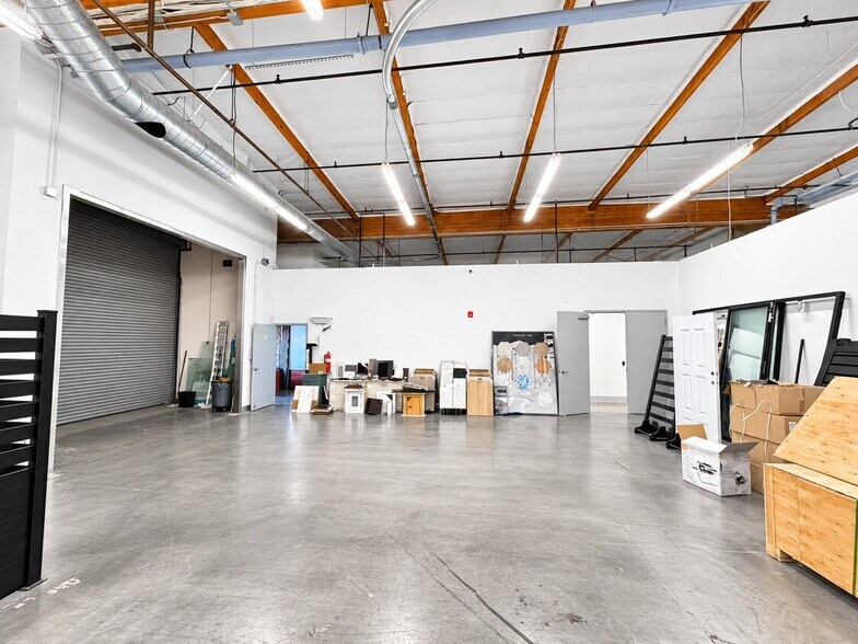 More Photos Of 9419 Mason Ave, Chatsworth Manufacturing For Lease