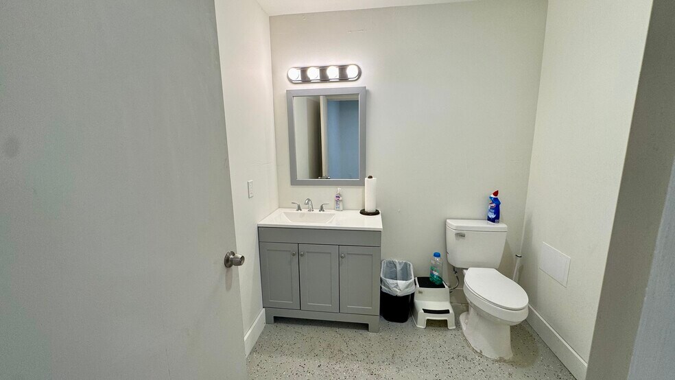 More Photos Of 308 W State Highway 152, Mustang Light Distribution For Lease