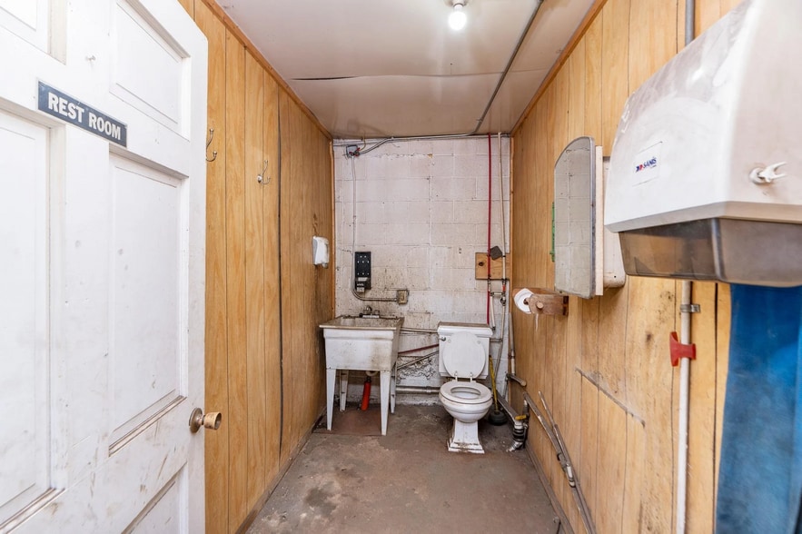 More Photos Of 3231 Stuarts Draft Hwy, Stuarts Draft Warehouse For Sale