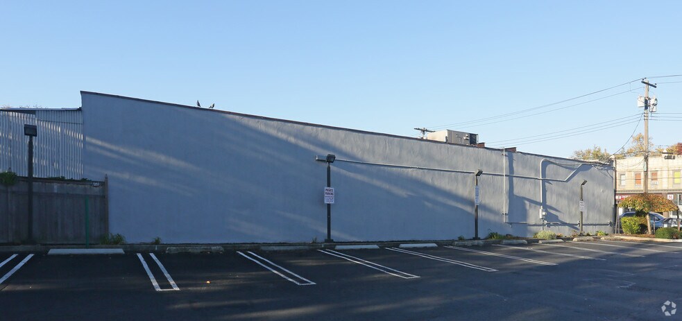 More Photos Of 12 Northern Blvd, Great Neck Storefront Retail Office For Lease