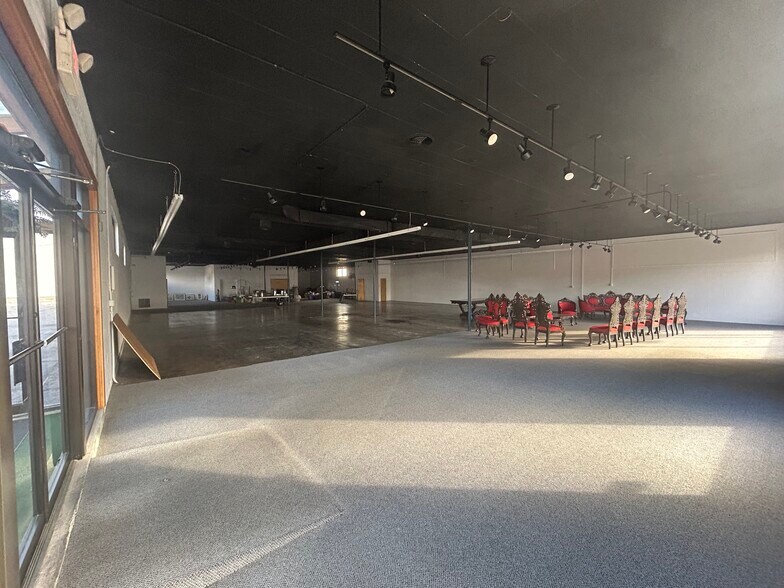 More Photos Of 400 N Martin Luther King Jr Dr, Decatur General Retail For Sale