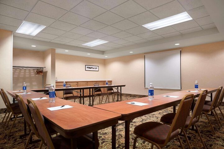 More Photos Of 665 Tecumseh St, Dundee Hotel For Sale