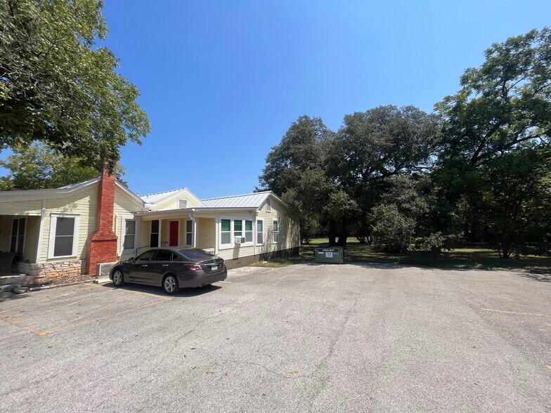 More Photos Of 211 Railroad St, Buda Medical For Sale