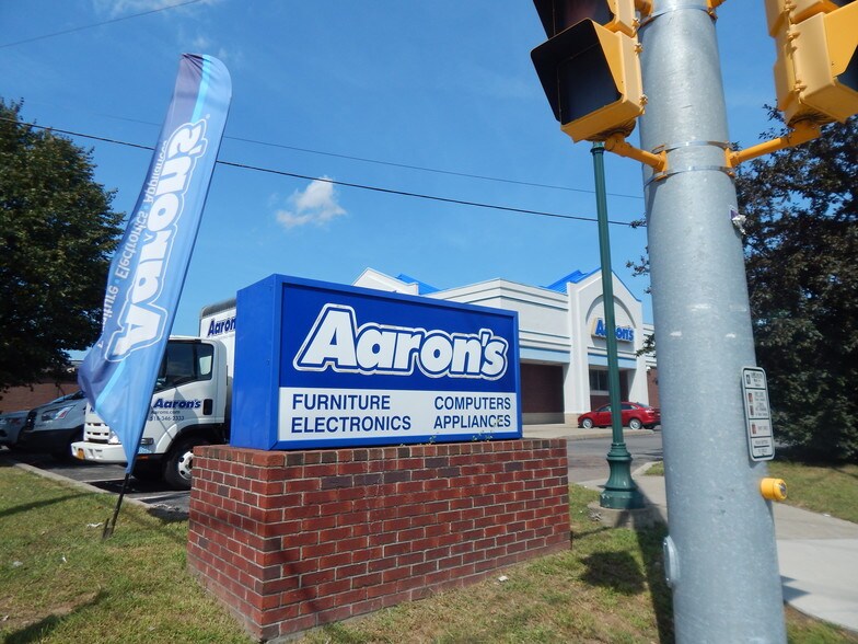 More Photos Of 1035 State St, Schenectady Freestanding For Sale