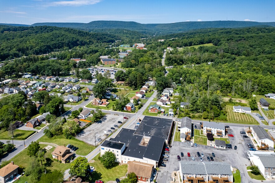 More Photos Of 2708 Wehnwood Rd, Altoona Apartments For Sale