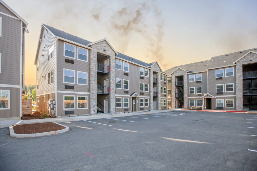 More Photos Of 421 NE 80th Ave, Hillsboro Apartments For Sale