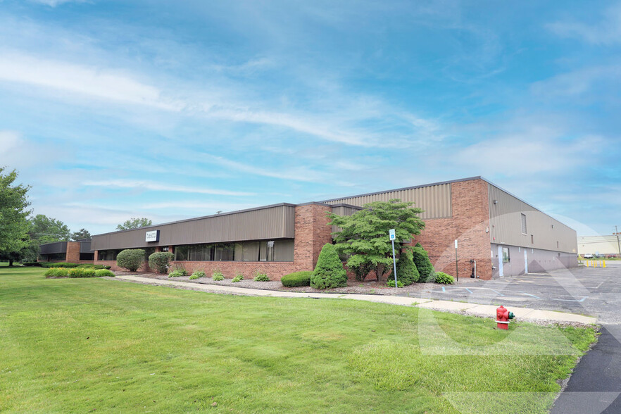 Primary Photo Of 2638 Bond St, Rochester Hills Warehouse For Lease