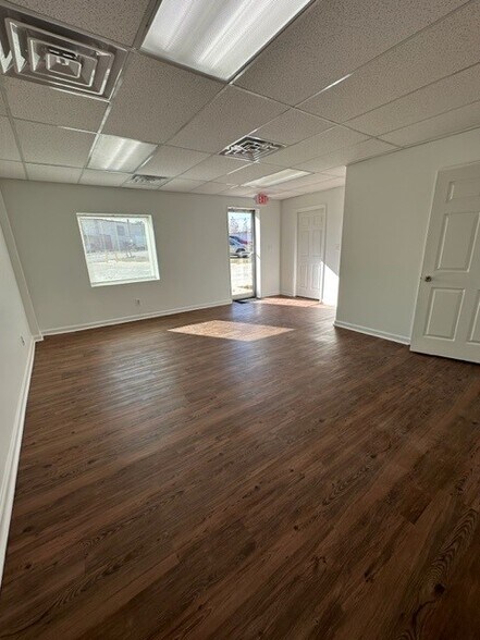 More Photos Of 1484 Lake City Industrial Ct, Morrow Flex For Lease