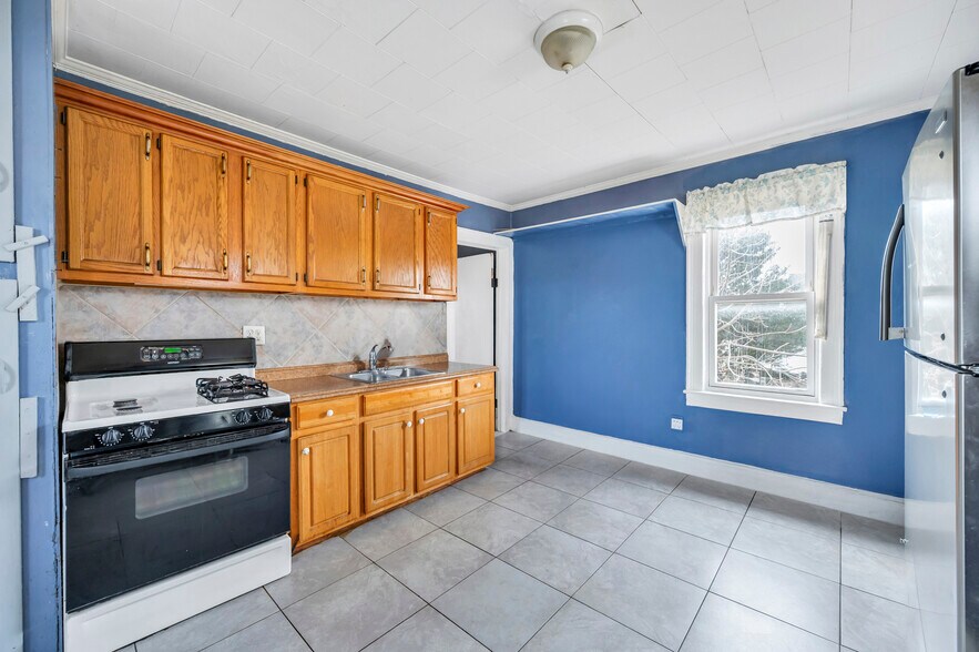 More Photos Of 307 Clinton St, Hempstead Storefront Retail Residential For Sale