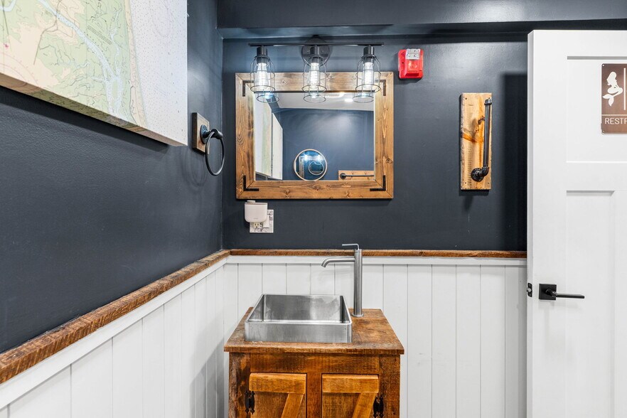 More Photos Of 19-23 Pleasant St, Newburyport Office For Sale