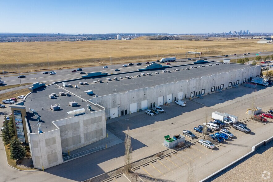 More Photos Of 3953 112th Ave SE, Calgary Showroom For Lease