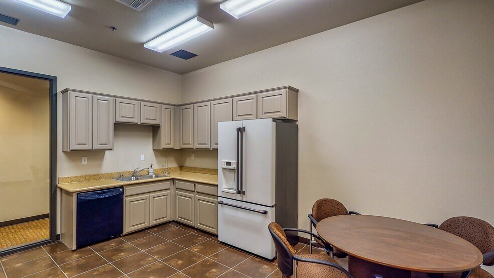 More Photos Of 5955 Edmond St, Las Vegas Office For Sale