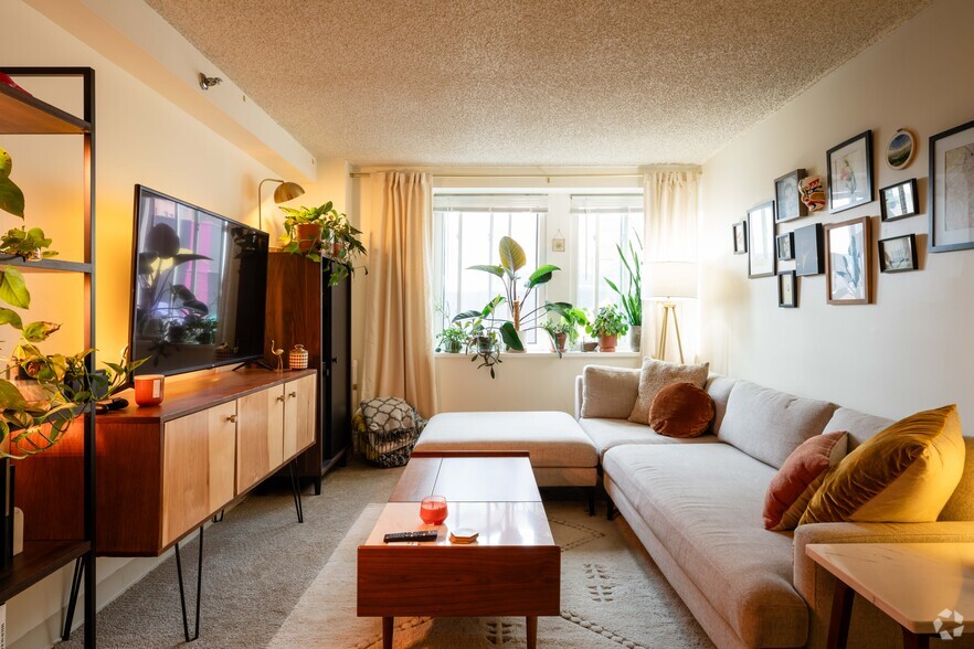 More Photos Of 712-716 Main St, Buffalo Apartments For Lease