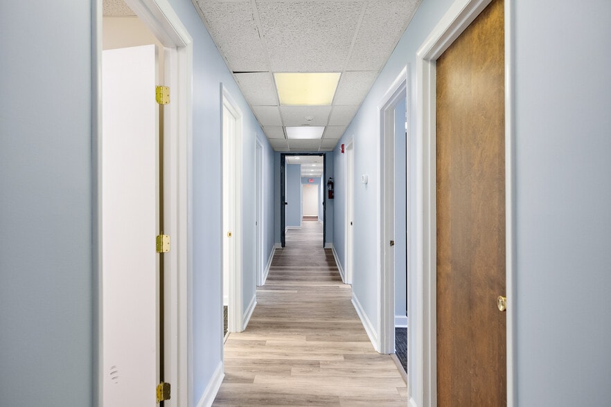 More Photos Of 2400 W 4th St, Wilmington Office For Sale