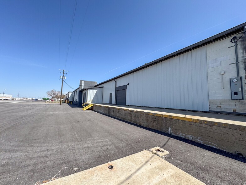 More Photos Of 225 S Lodestone Way, Tooele Warehouse For Lease