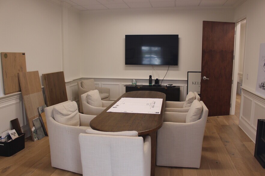 More Photos Of 256 Seaboard Ln, Franklin Medical For Sale