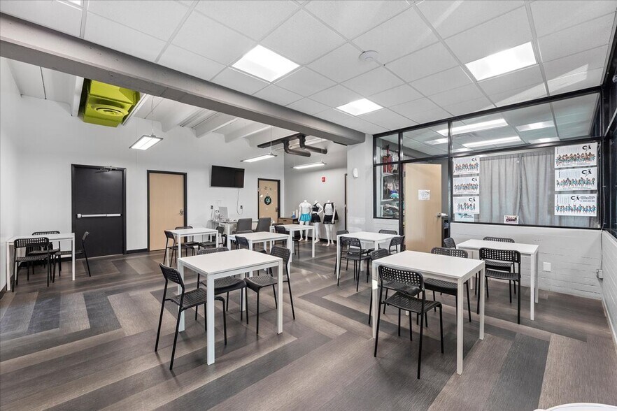 More Photos Of 7 S 4th St, Council Bluffs Health Club For Lease