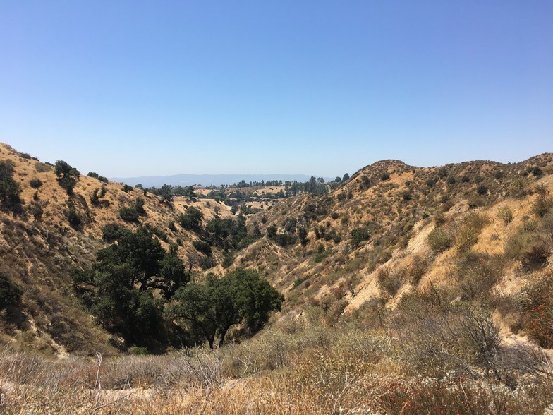 More Photos Of 18100 Sesnon Blvd, Granada Hills Land For Lease