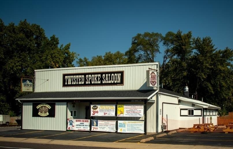 More Photos Of 251 Derby St, Pekin Bar For Lease