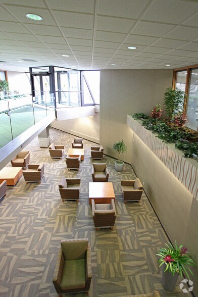 More Photos Of 2001 Killebrew Dr, Bloomington Office For Lease