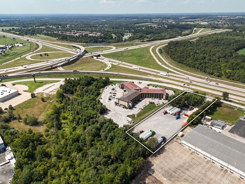 More Photos Of 3560 E Evergreen St, Springfield Office For Sale