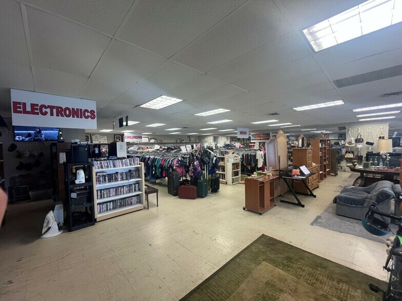 More Photos Of 1324-1332 NW 53rd St, Lawton Office For Lease
