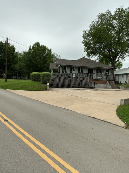 More Photos Of 200 W Oak St, Mansfield Office For Lease