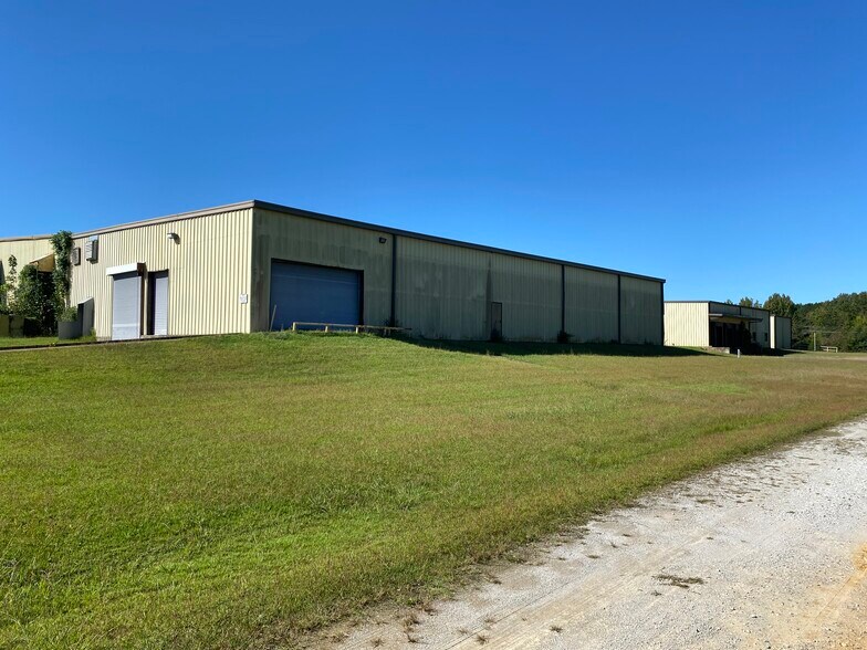 More Photos Of 200 E Parker Dr, Booneville Warehouse For Lease