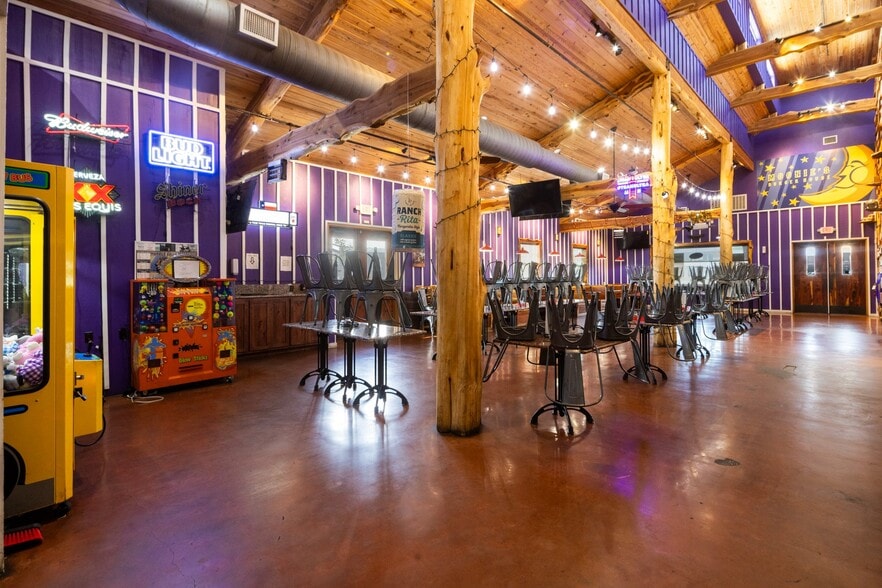 More Photos Of 2411 N US Highway 281, Marble Falls Restaurant For Sale