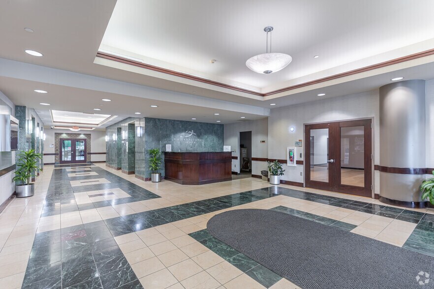 More Photos Of 1 International Plz, Philadelphia Coworking Space