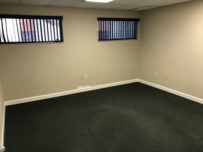 More Photos Of 6315 Presidential Ct, Fort Myers Office For Lease
