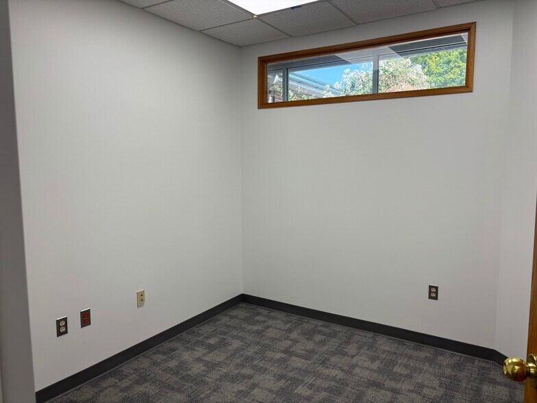 More Photos Of 22290 Timberlake Rd, Lynchburg Office For Lease