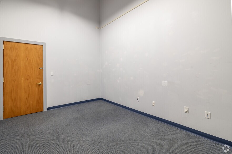 More Photos Of 10 Cordage Park, Plymouth Unknown For Lease