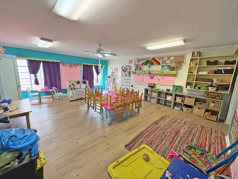 More Photos Of 1009 18th St, Santa Monica Schools For Lease