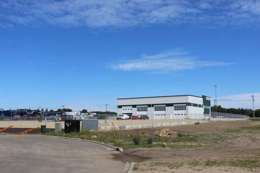 More Photos Of 41 Queensgate Cres, Blackfalds Manufacturing For Lease