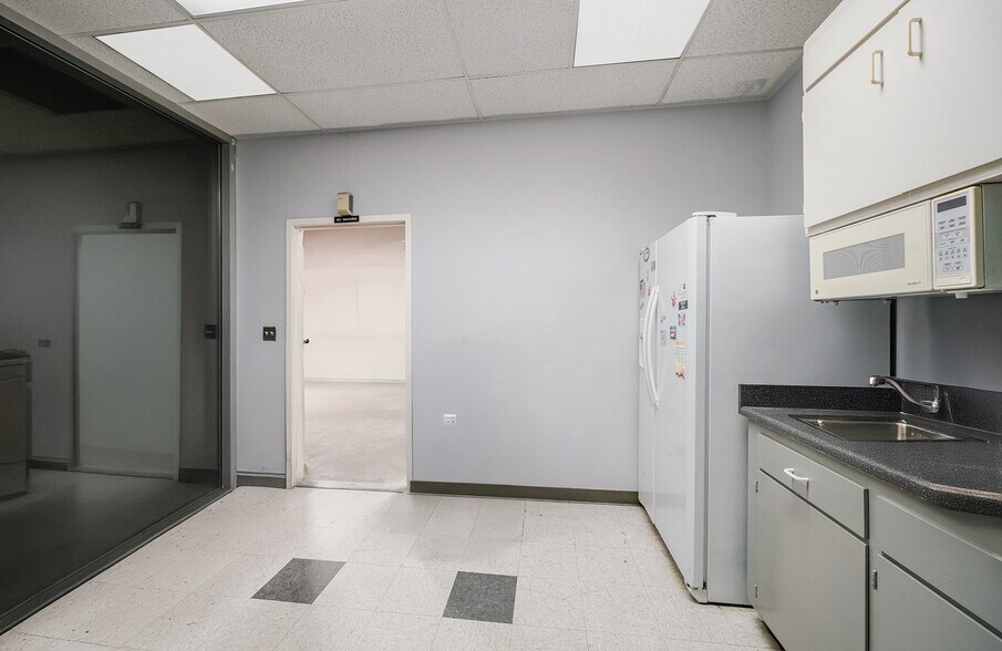 More Photos Of 444 N 1st St, Fresno Freestanding For Sale